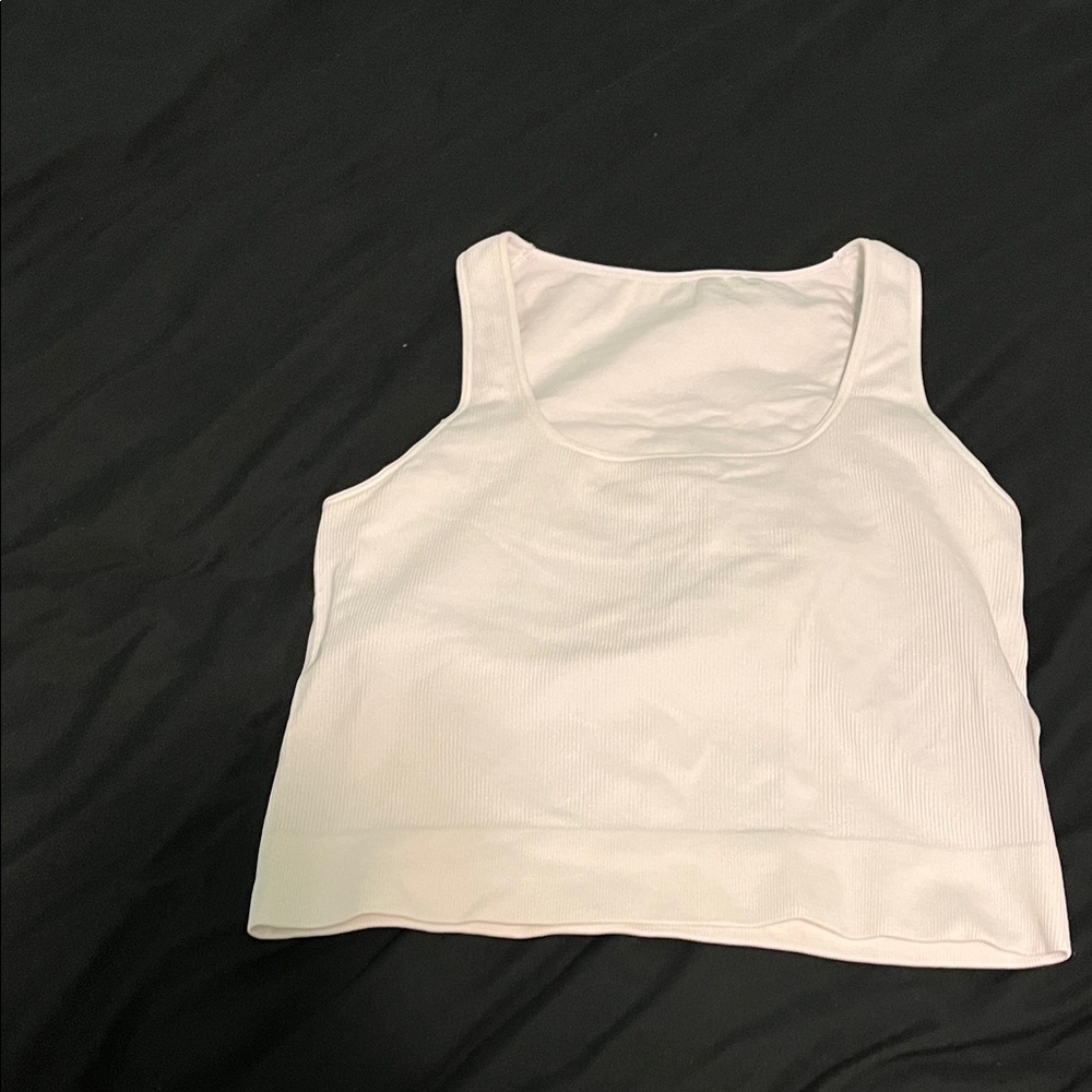 DSG White Scoop Tank Crop